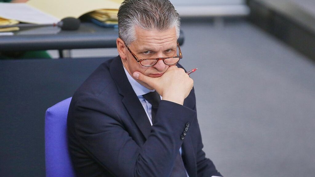 Herr Fry ist besorgt über die Situation im Nahen Osten und in der Ukraine.